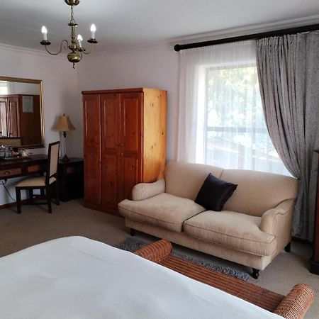 Hole In One Hotel Roodepoort Exterior photo